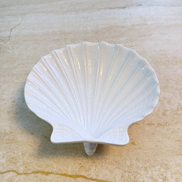 Vintage Spode White Porcelain Shell Trinket Dish With Dolphin Feet - Picture 1 of 15